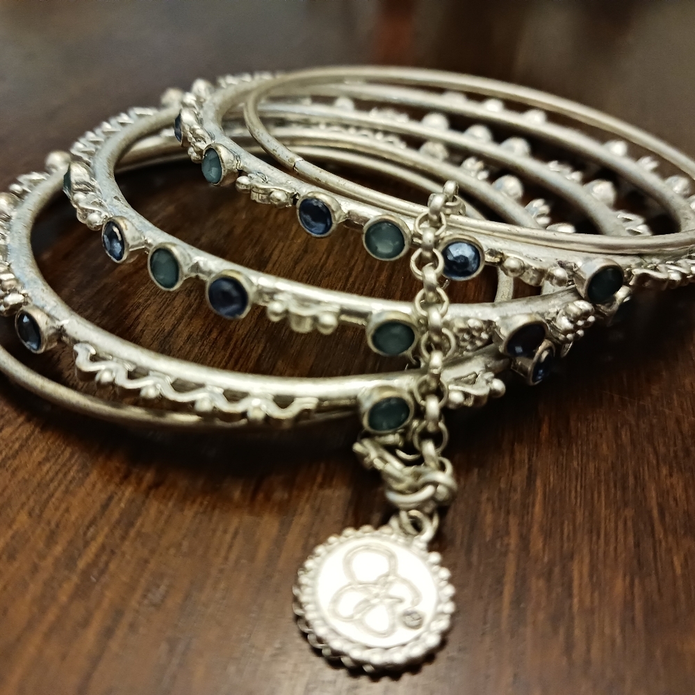 Jessica Simpson Set of 5 Bracelets, Turq/Aqua with tiny silver flowers
